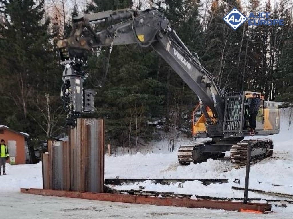 AJCE EUROPE AVH40ST Vibro Hammer Sheet Pile Driver - سائق كومة: صور 2 AJCE EUROPE AVH40ST Vibro Hammer Sheet Pile Driver - سائق كومة: صور 2
