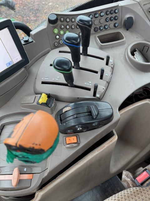 JOHN DEERE 6140R - جرار: صور 5 JOHN DEERE 6140R - جرار: صور 5