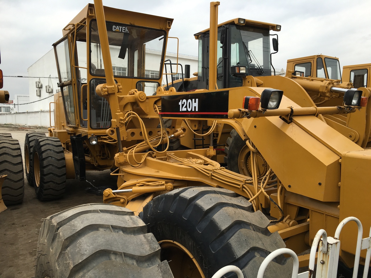 CATERPILLAR 120H - آلة تسوية الأرض: صور 4 CATERPILLAR 120H - آلة تسوية الأرض: صور 4