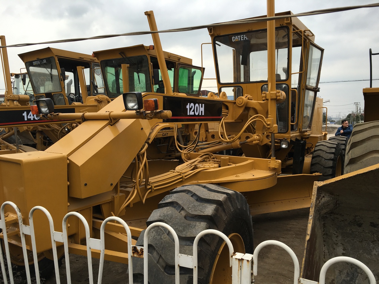 CATERPILLAR 120H - آلة تسوية الأرض: صور 3 CATERPILLAR 120H - آلة تسوية الأرض: صور 3