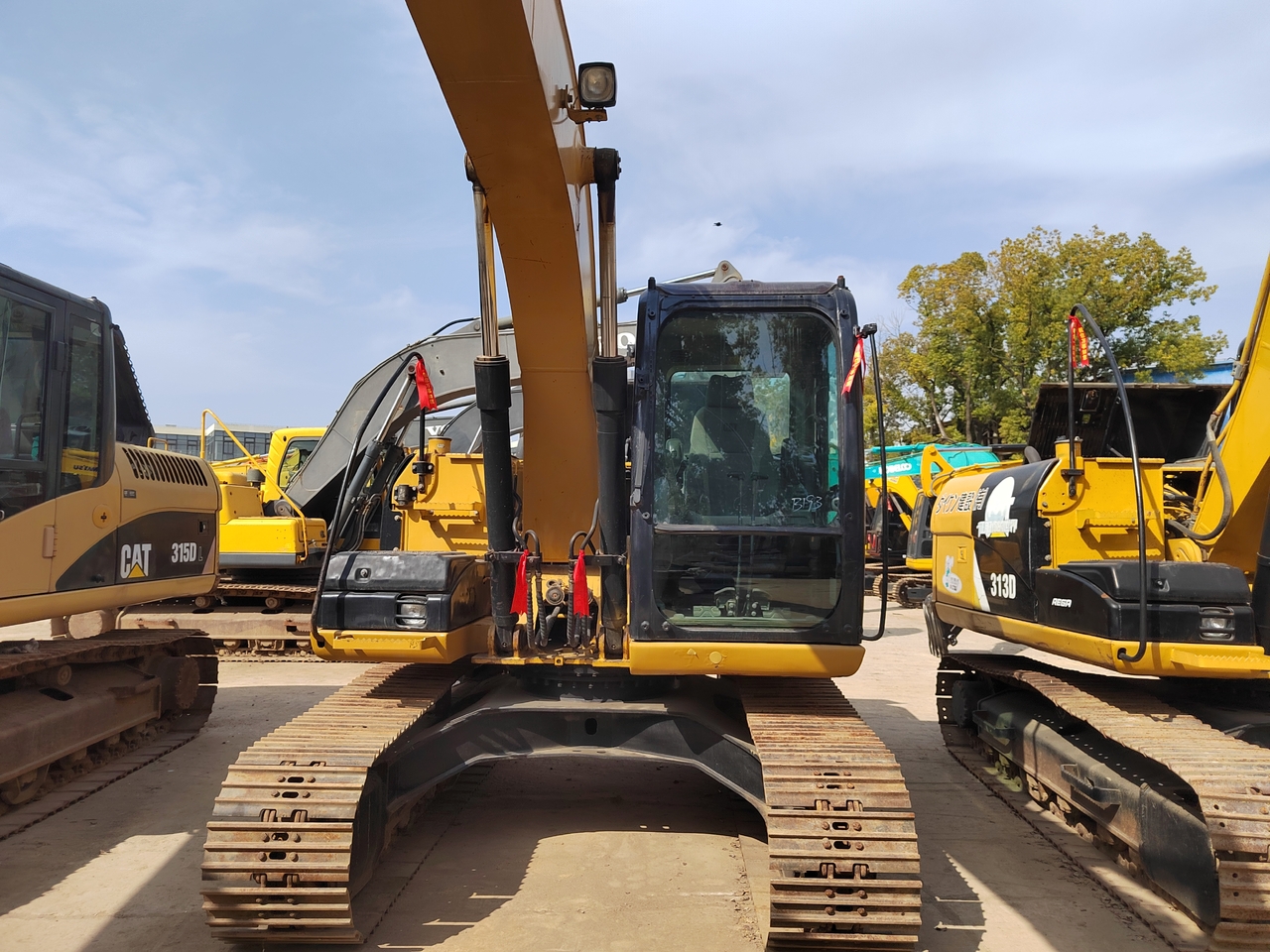 CATERPILLAR 318D - حفارات زحافة: صور 2 CATERPILLAR 318D - حفارات زحافة: صور 2