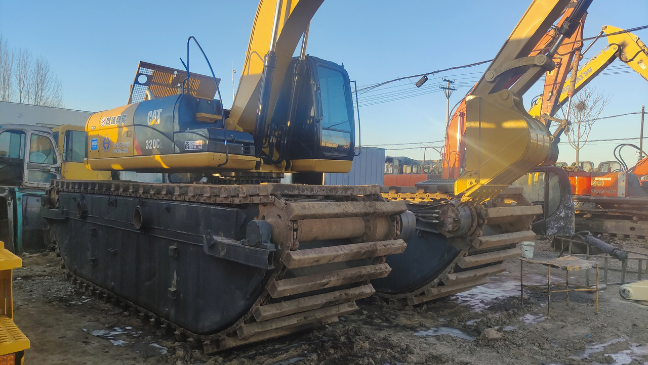 حفارات برمائية CATERPILLAR 320C: صور 1