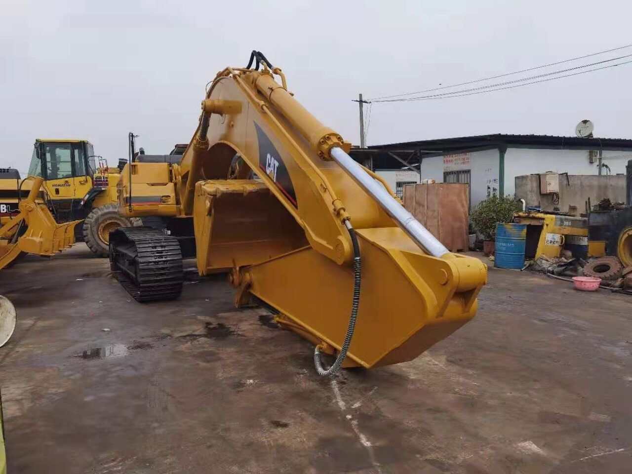 CATERPILLAR 330BL- crawler excavator - حفارات زحافة: صور 5 CATERPILLAR 330BL- crawler excavator - حفارات زحافة: صور 5