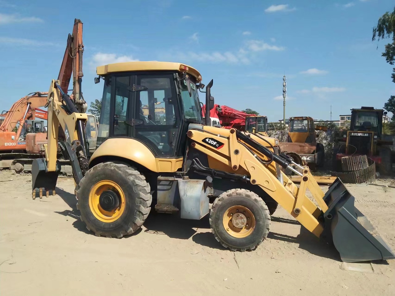 CATERPILLAR 420F - حفار متعدد الاستخدام: صور 1 CATERPILLAR 420F - حفار متعدد الاستخدام: صور 1