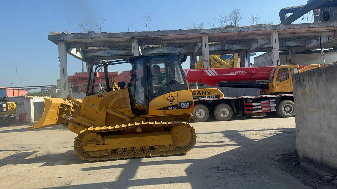 CATERPILLAR CAT-D5K-bulldozer - بلدوزر: صور 2 CATERPILLAR CAT-D5K-bulldozer - بلدوزر: صور 2