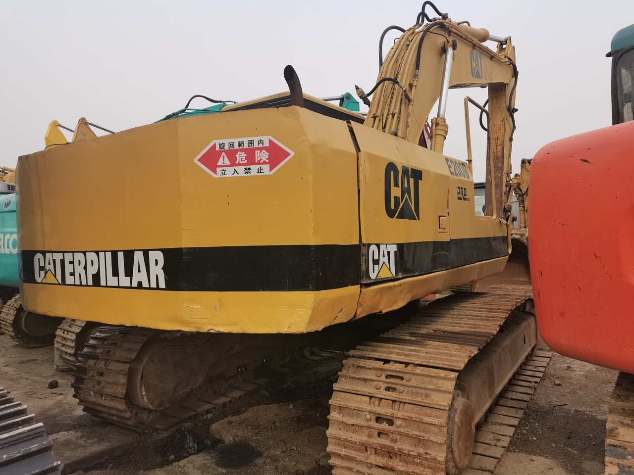 CATERPILLAR CAT-E200 - حفارات زحافة: صور 1 CATERPILLAR CAT-E200 - حفارات زحافة: صور 1