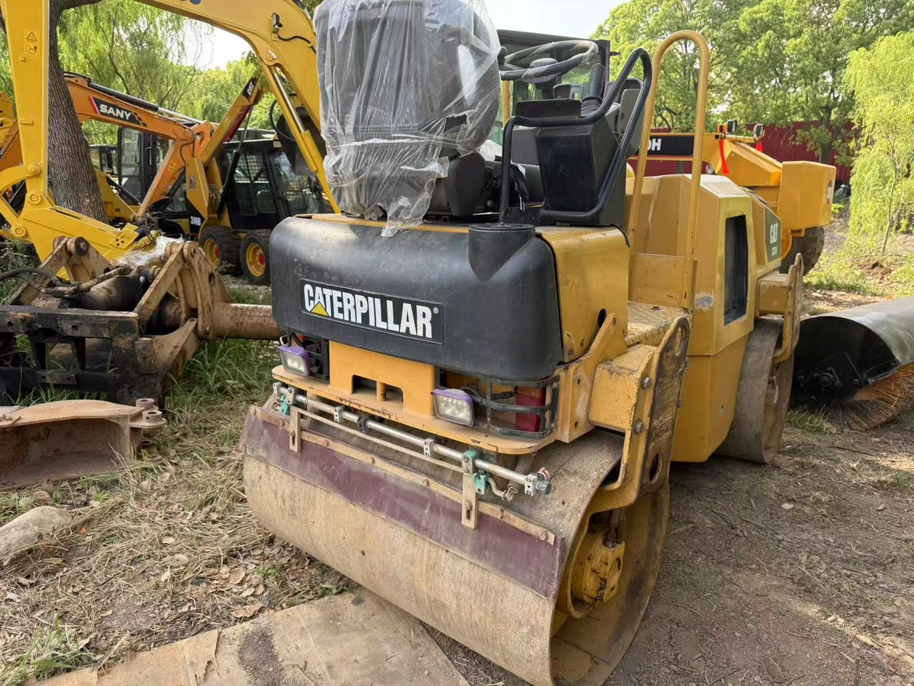 CATERPILLAR CB24B - مدحلة: صور 4 CATERPILLAR CB24B - مدحلة: صور 4