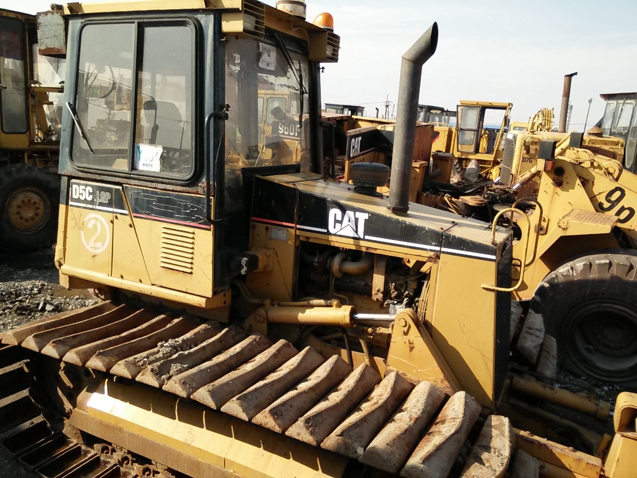 CATERPILLAR D5C - بلدوزر: صور 1 CATERPILLAR D5C - بلدوزر: صور 1
