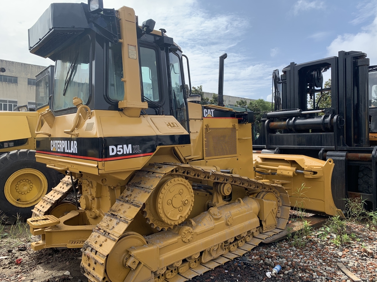CATERPILLAR D5M - بلدوزر: صور 1 CATERPILLAR D5M - بلدوزر: صور 1