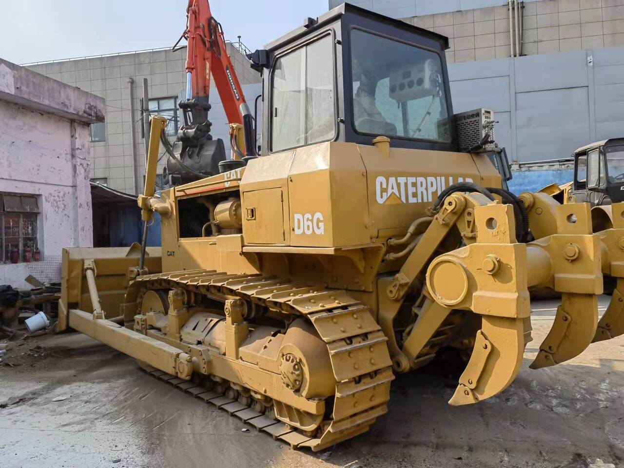 CATERPILLAR D6G - بلدوزر: صور 2 CATERPILLAR D6G - بلدوزر: صور 2