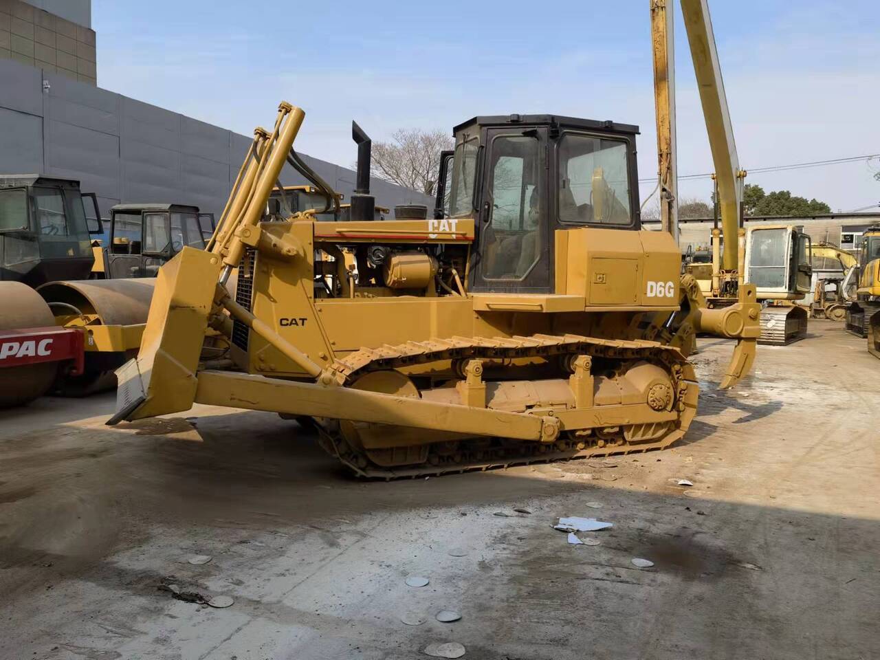 CATERPILLAR D6G - بلدوزر: صور 1 CATERPILLAR D6G - بلدوزر: صور 1