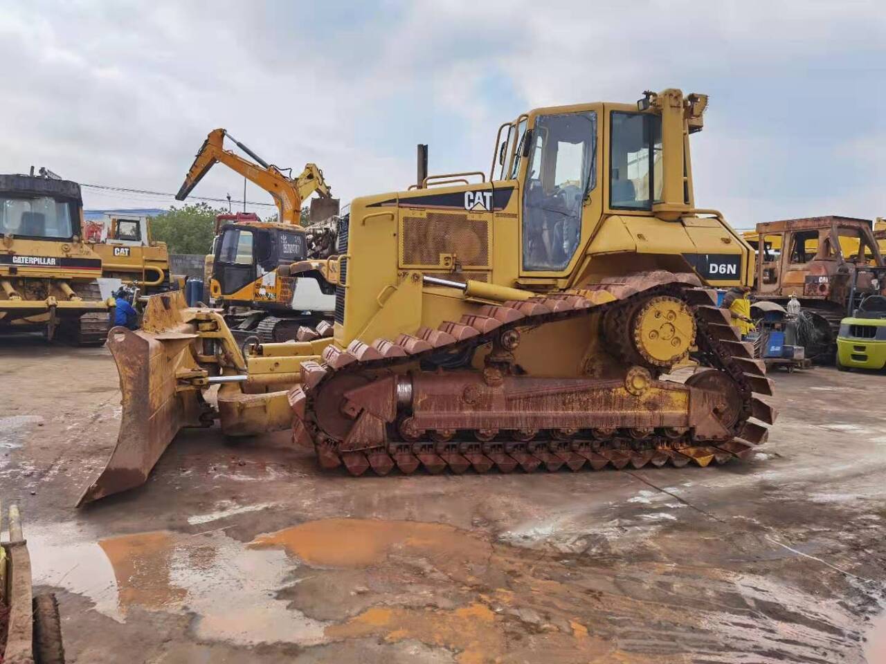 CATERPILLAR D6N - بلدوزر: صور 1 CATERPILLAR D6N - بلدوزر: صور 1