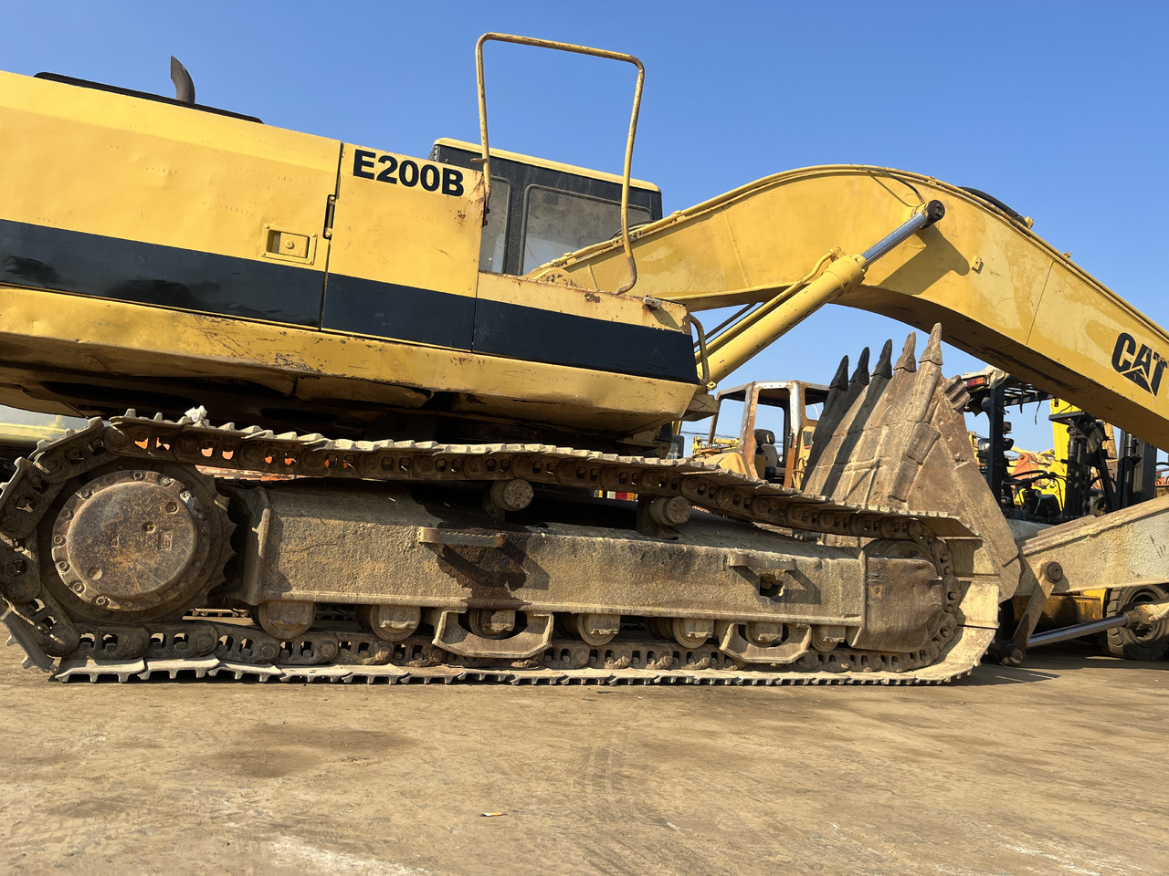 CATERPILLAR E200 - حفارة: صور 3 CATERPILLAR E200 - حفارة: صور 3