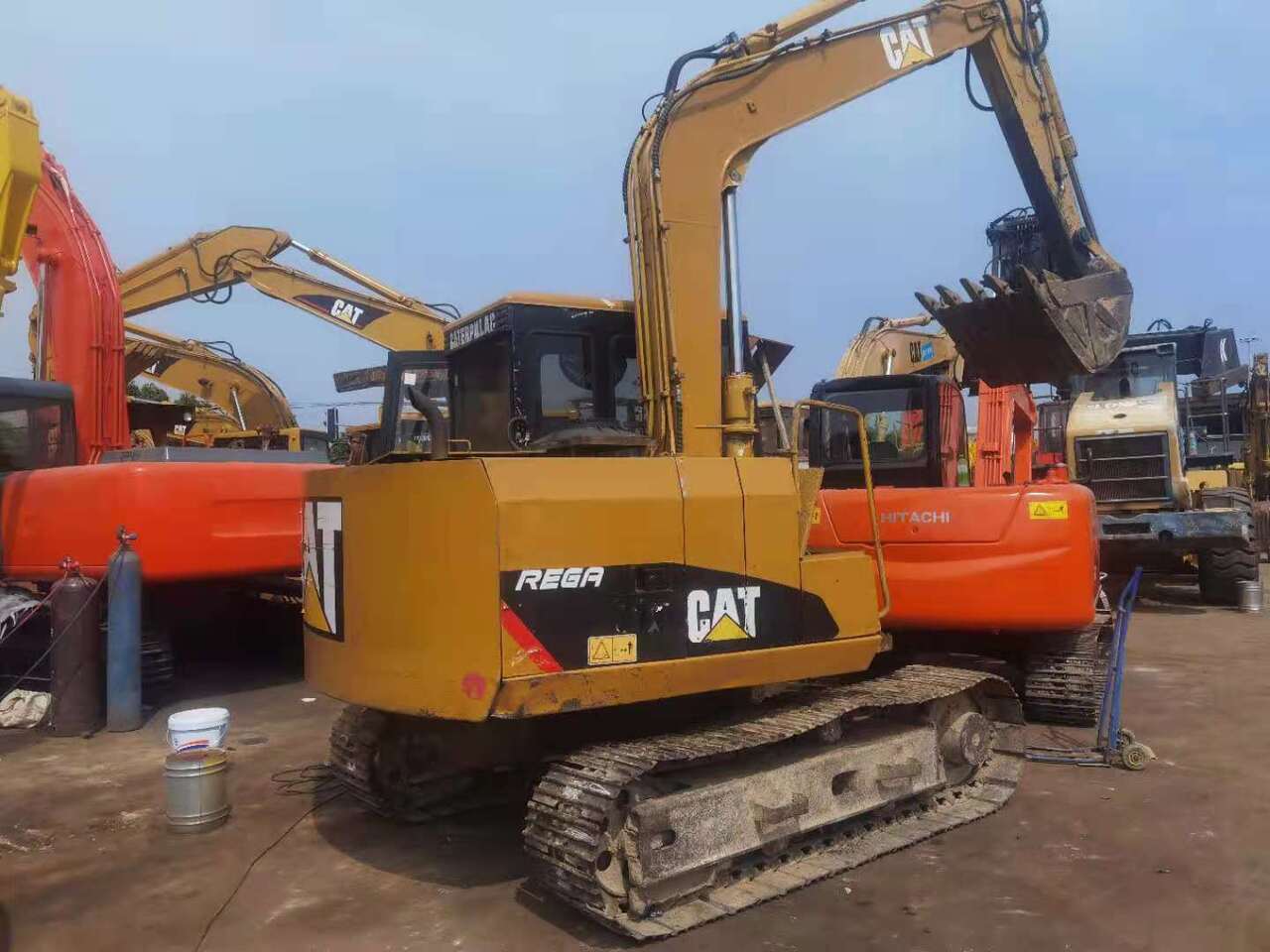 CATERPILLAR E70B - حفارات زحافة: صور 2 CATERPILLAR E70B - حفارات زحافة: صور 2