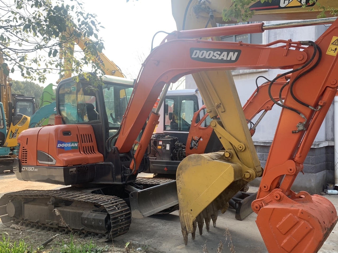 DOOSAN DX60-9 - حفارة مصغرة: صور 1 DOOSAN DX60-9 - حفارة مصغرة: صور 1
