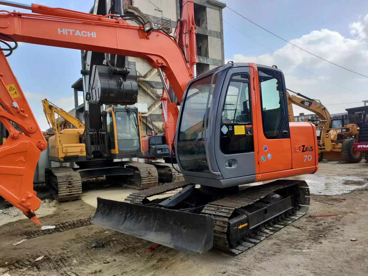 HITACHI ZX200-3G - حفارات زحافة: صور 4 HITACHI ZX200-3G - حفارات زحافة: صور 4