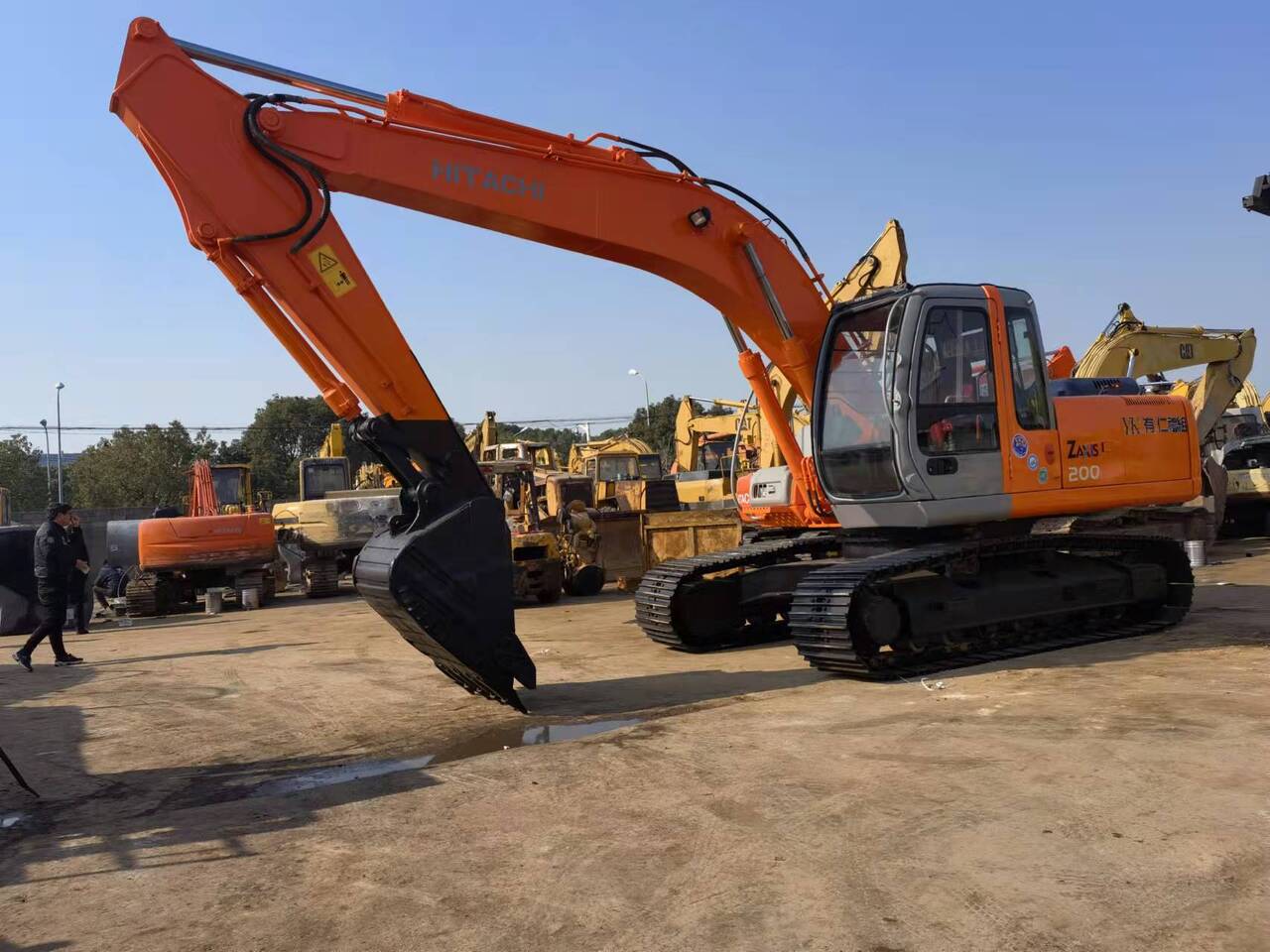 HITACHI ZX200-6 - حفارات زحافة: صور 2 HITACHI ZX200-6 - حفارات زحافة: صور 2