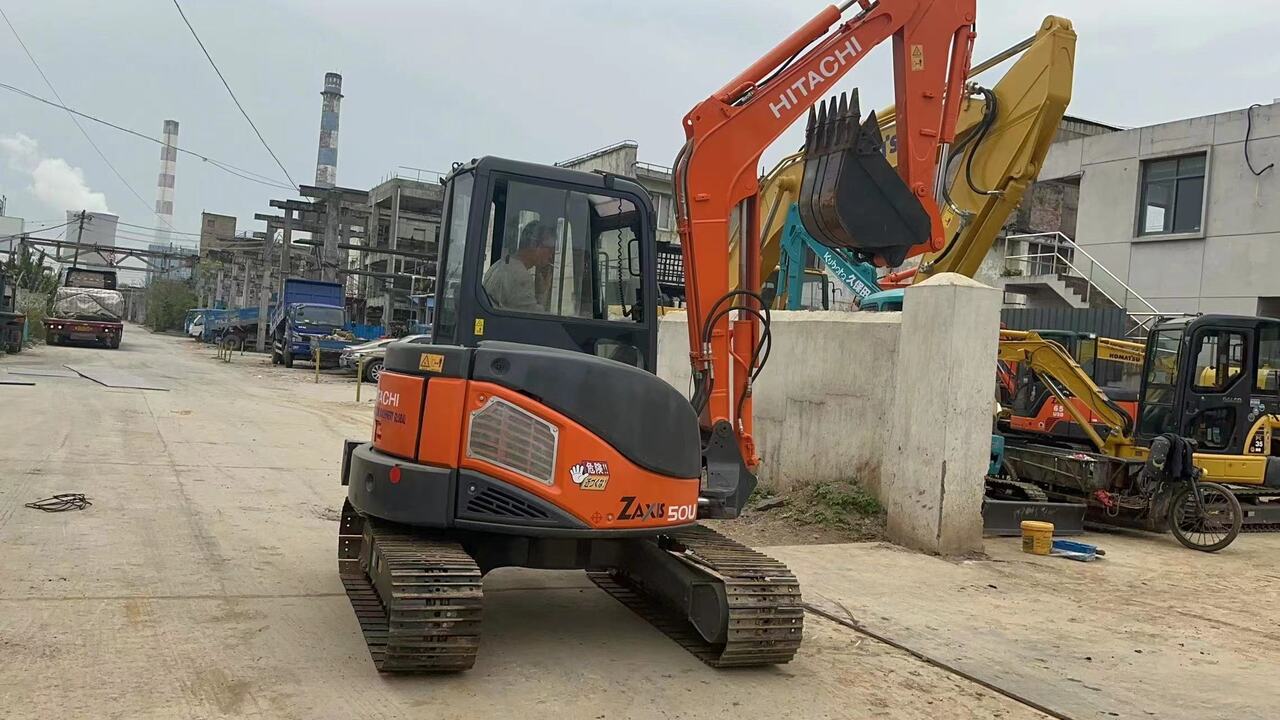 HITACHI ZX50U-2 - حفارة مصغرة: صور 1 HITACHI ZX50U-2 - حفارة مصغرة: صور 1