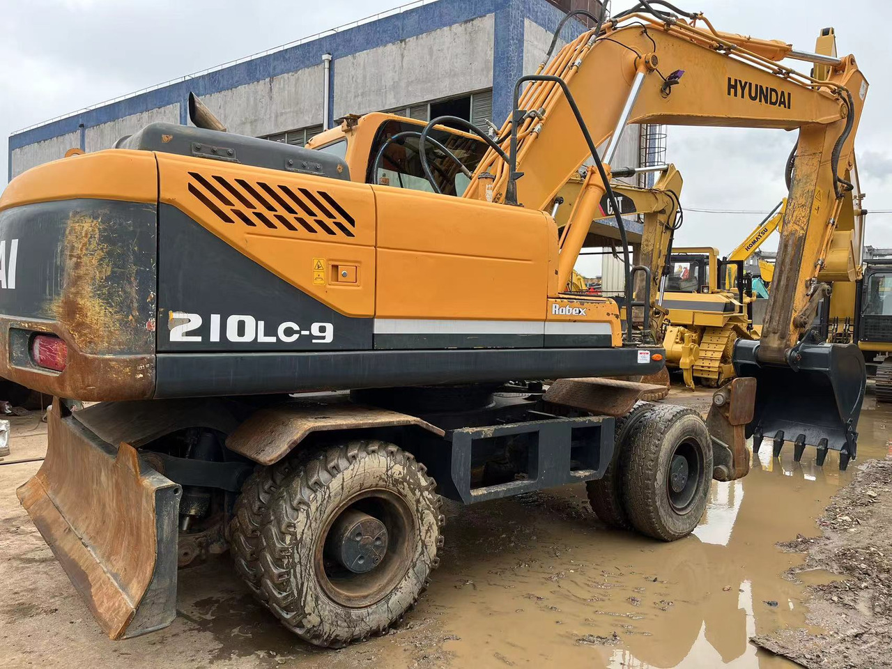 HYUNDAI 210W-9 - حفارة على عجلات: صور 1 HYUNDAI 210W-9 - حفارة على عجلات: صور 1