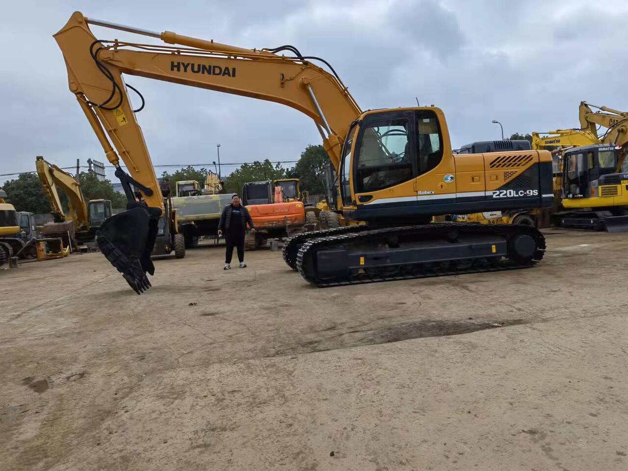HYUNDAI 220LC-9S - حفارات زحافة: صور 2 HYUNDAI 220LC-9S - حفارات زحافة: صور 2