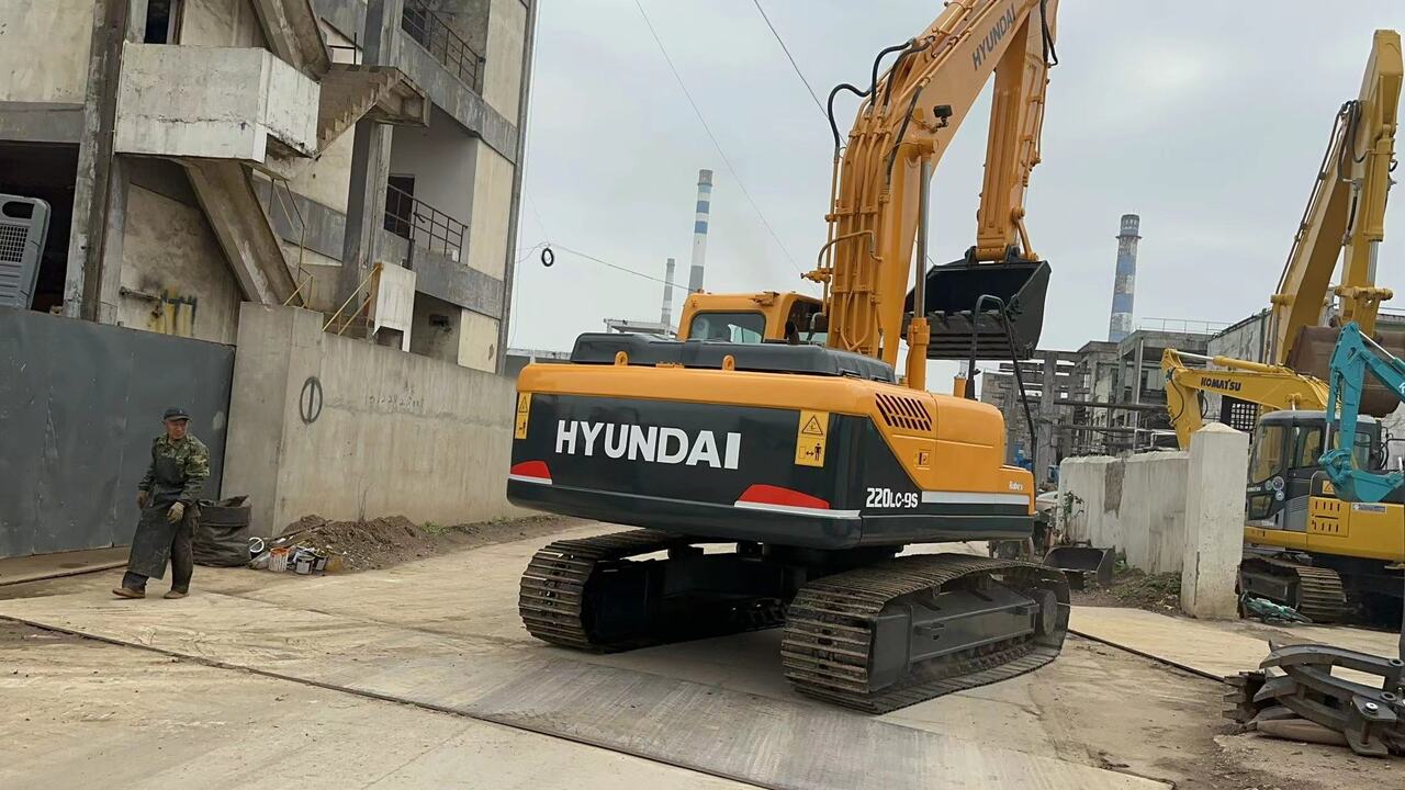 HYUNDAI 220LC-9S - حفارات زحافة: صور 2 HYUNDAI 220LC-9S - حفارات زحافة: صور 2