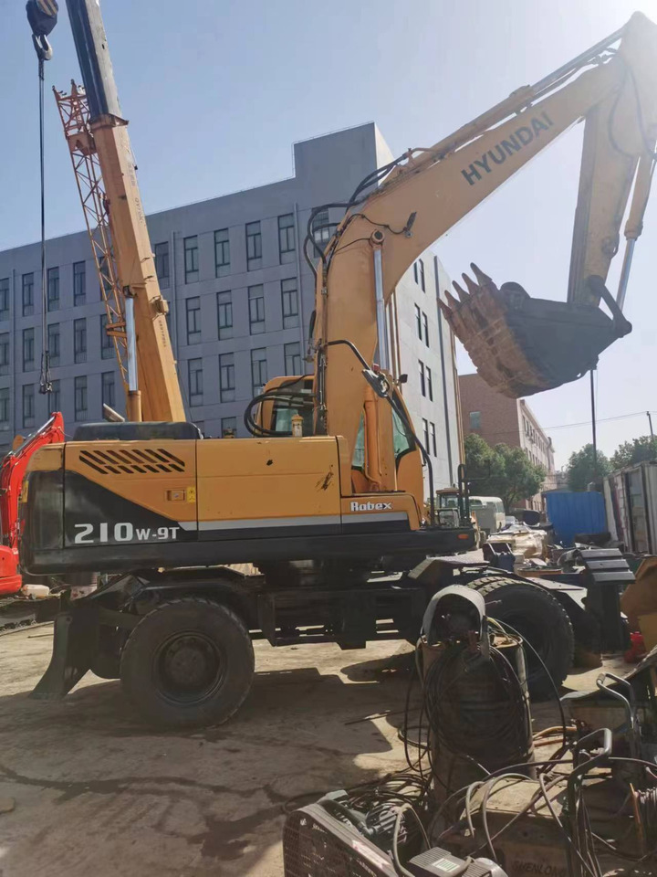 HYUNDAI R210W-9 - حفارة على عجلات: صور 1 HYUNDAI R210W-9 - حفارة على عجلات: صور 1