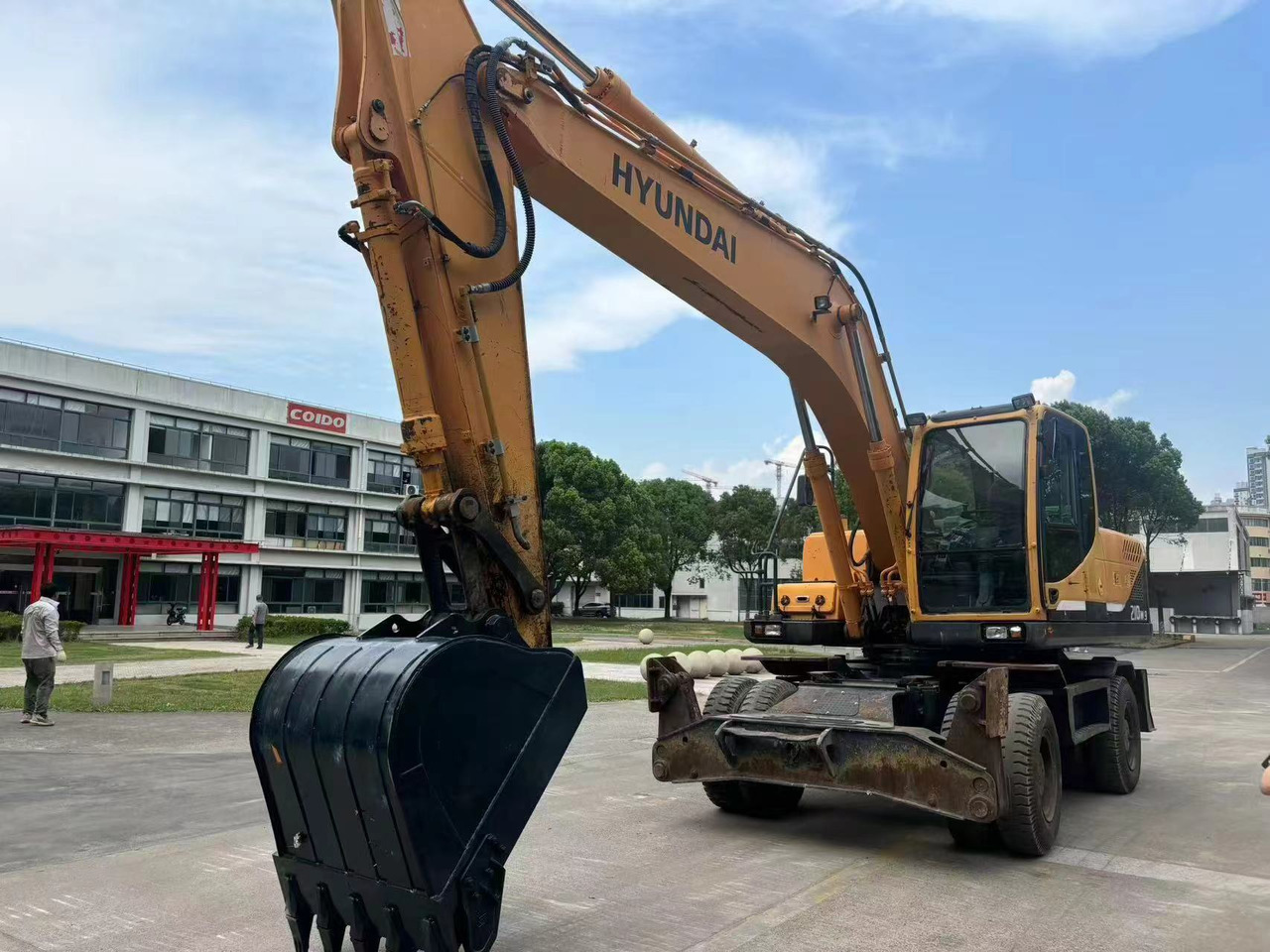 HYUNDAI R210W-9 - حفارة على عجلات: صور 3 HYUNDAI R210W-9 - حفارة على عجلات: صور 3