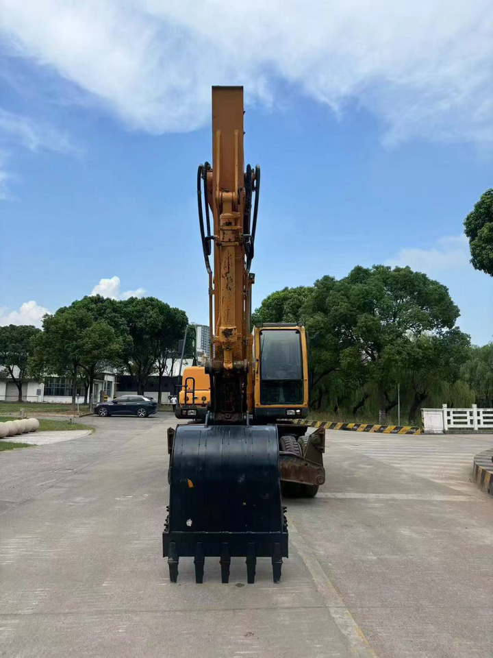 HYUNDAI R210W-9 - حفارة على عجلات: صور 2 HYUNDAI R210W-9 - حفارة على عجلات: صور 2