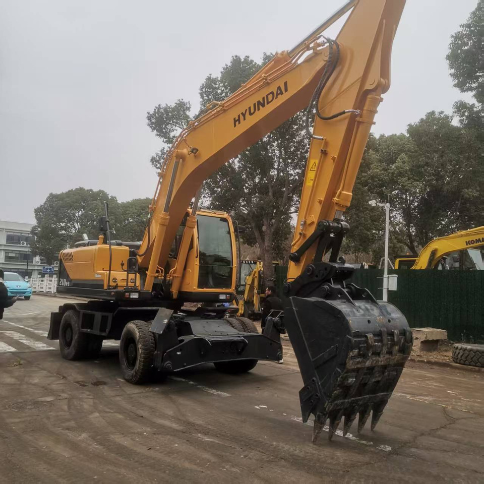Hyundai R210W-9 - حفارة على عجلات: صور 3 Hyundai R210W-9 - حفارة على عجلات: صور 3