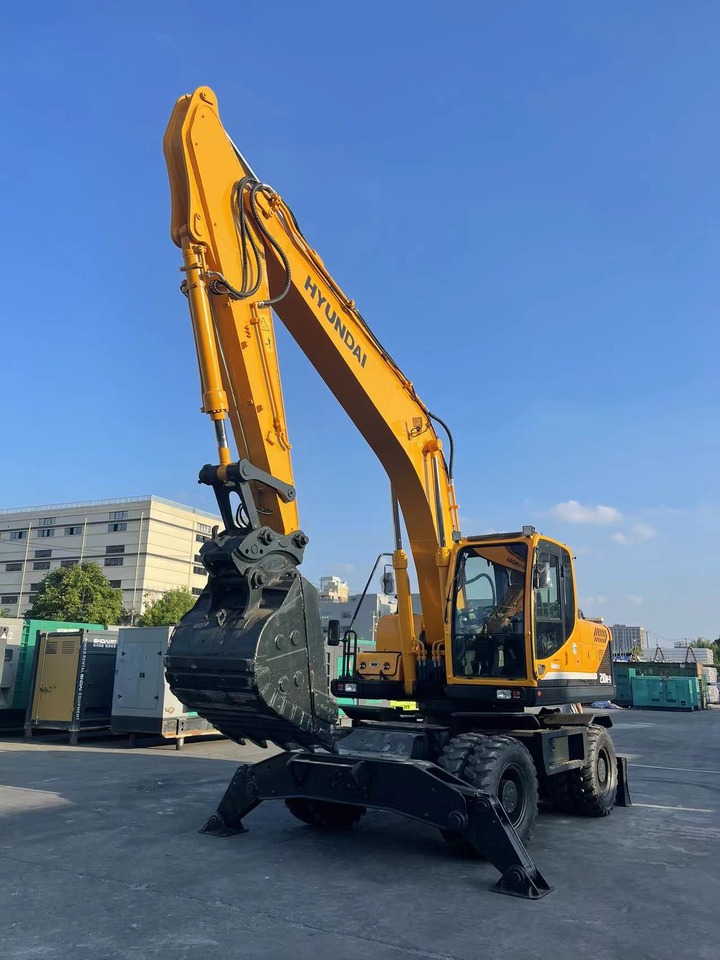 Hyundai R210W-9 - حفارة على عجلات: صور 2 Hyundai R210W-9 - حفارة على عجلات: صور 2