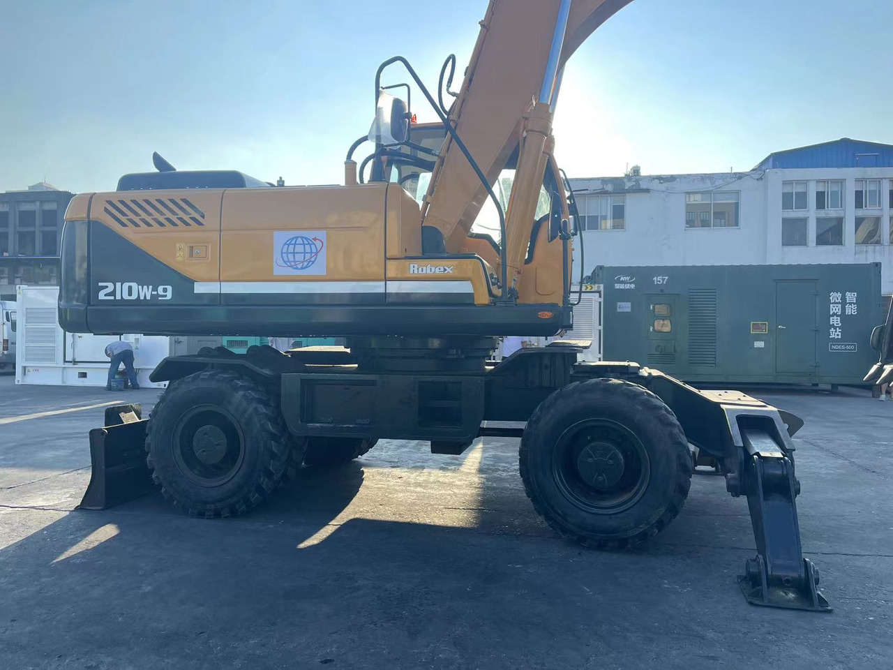 Hyundai R210W-9 - حفارة على عجلات: صور 3 Hyundai R210W-9 - حفارة على عجلات: صور 3