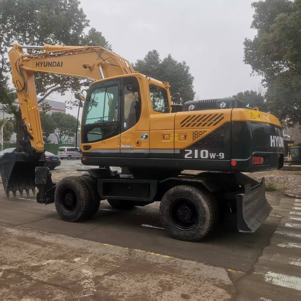 Hyundai R210W-9 - حفارة على عجلات: صور 2 Hyundai R210W-9 - حفارة على عجلات: صور 2