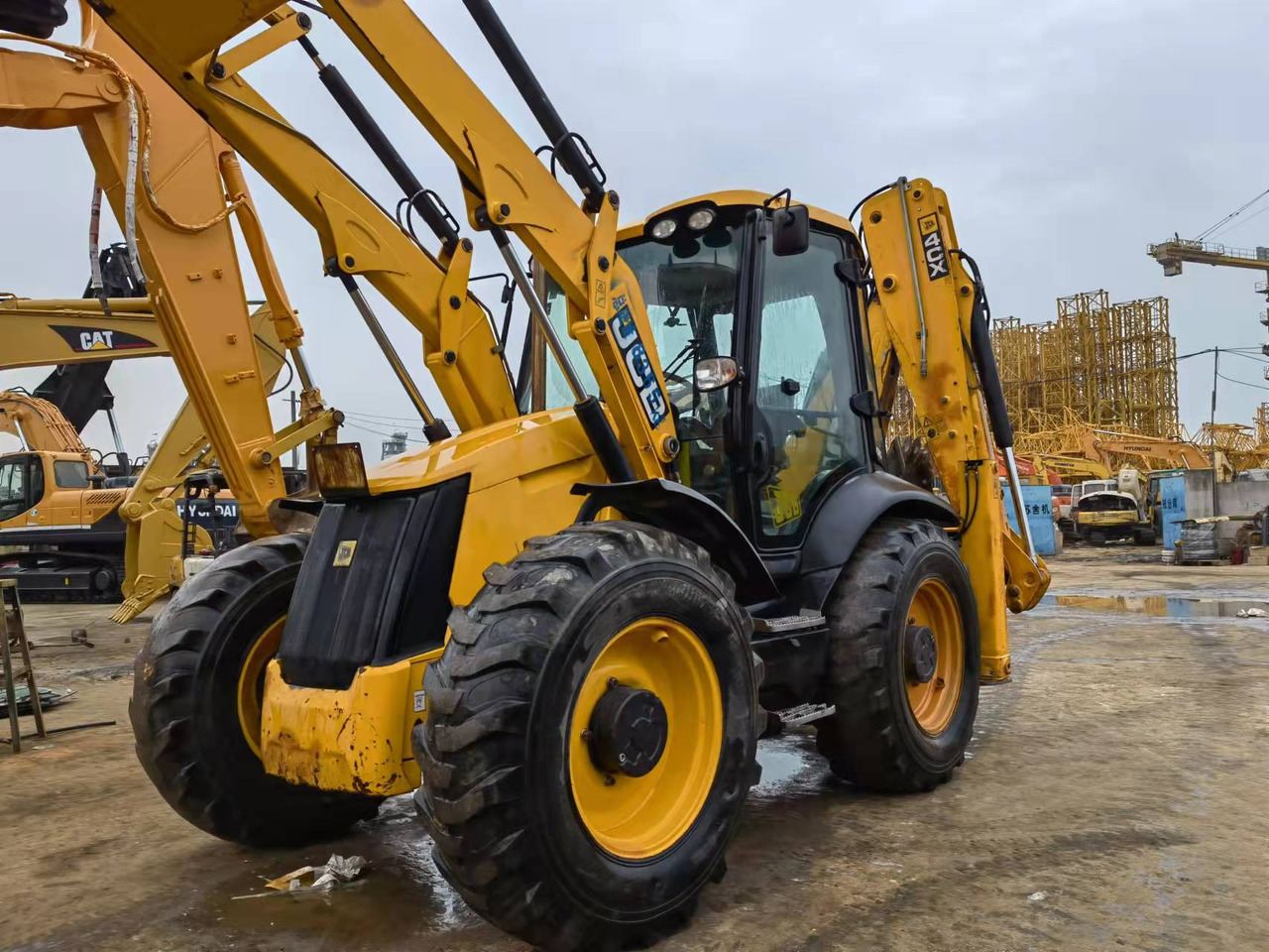 JCB 4CX ECO - حفار متعدد الاستخدام: صور 3 JCB 4CX ECO - حفار متعدد الاستخدام: صور 3