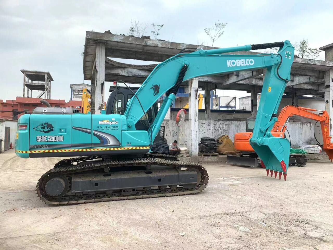 KOBELCO SK200-8-excavator - حفارات زحافة: صور 1 KOBELCO SK200-8-excavator - حفارات زحافة: صور 1
