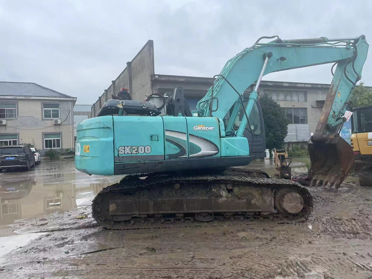 KOBELCO SK200-8 - حفارات زحافة: صور 3 KOBELCO SK200-8 - حفارات زحافة: صور 3
