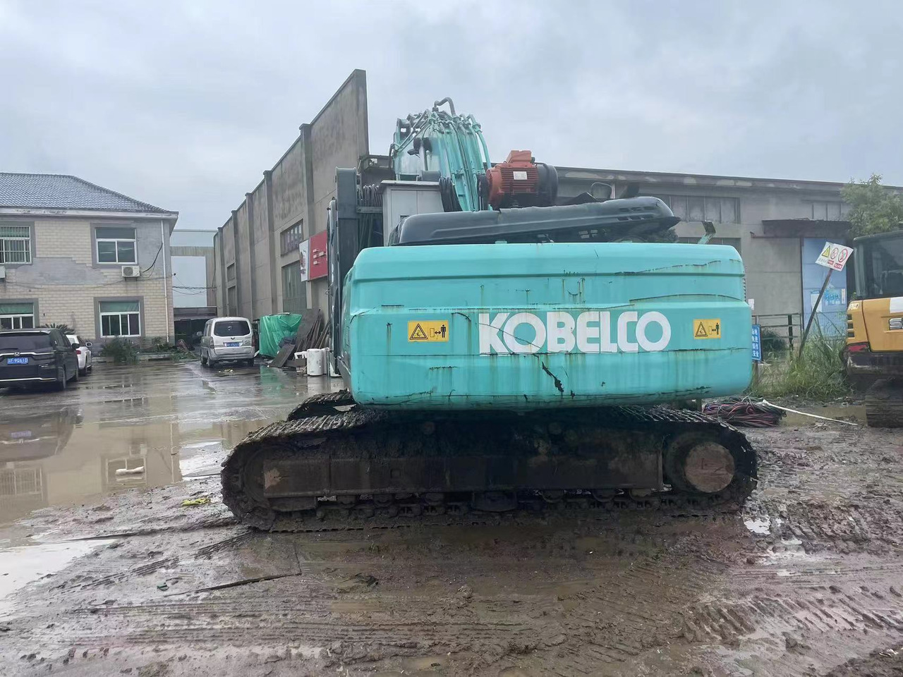 KOBELCO SK200-8 - حفارات زحافة: صور 5 KOBELCO SK200-8 - حفارات زحافة: صور 5