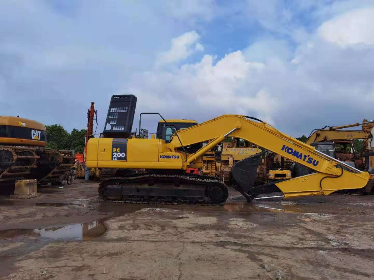 KOMATSU PC200LC - حفارات زحافة: صور 5 KOMATSU PC200LC - حفارات زحافة: صور 5