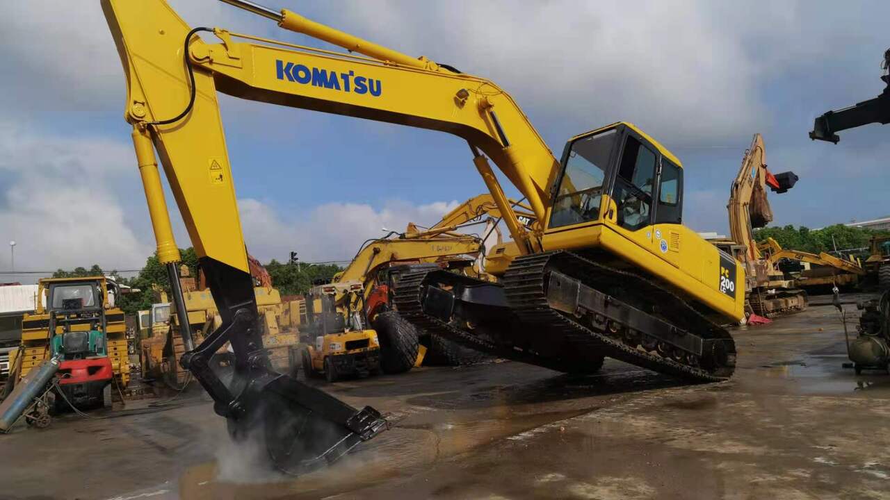 KOMATSU PC200LC - حفارات زحافة: صور 4 KOMATSU PC200LC - حفارات زحافة: صور 4