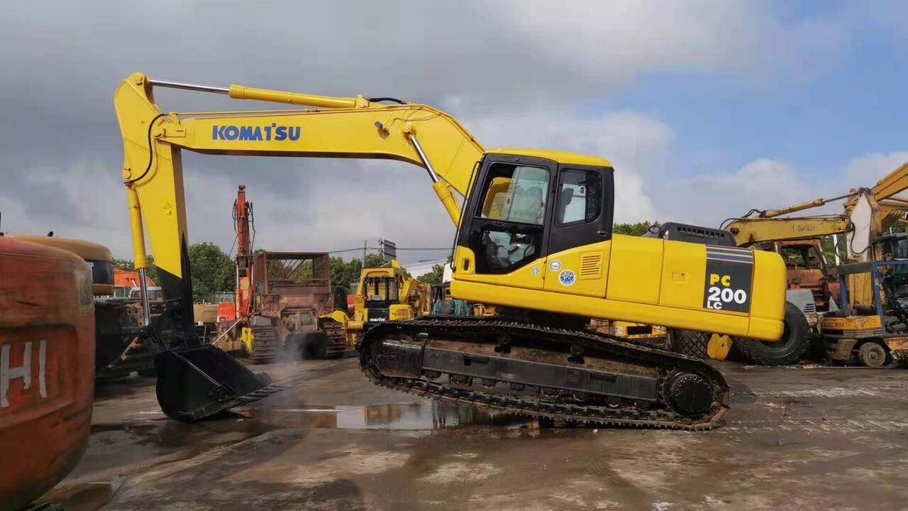 KOMATSU PC200LC - حفارات زحافة: صور 2 KOMATSU PC200LC - حفارات زحافة: صور 2