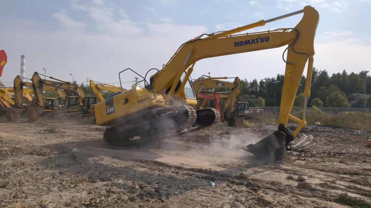 KOMATSU PC220-7 - حفارات زحافة: صور 5 KOMATSU PC220-7 - حفارات زحافة: صور 5