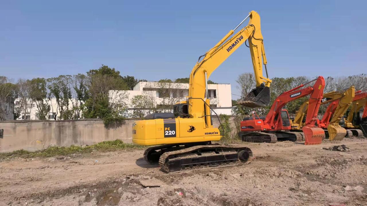 KOMATSU PC220-7 - حفارات زحافة: صور 4 KOMATSU PC220-7 - حفارات زحافة: صور 4