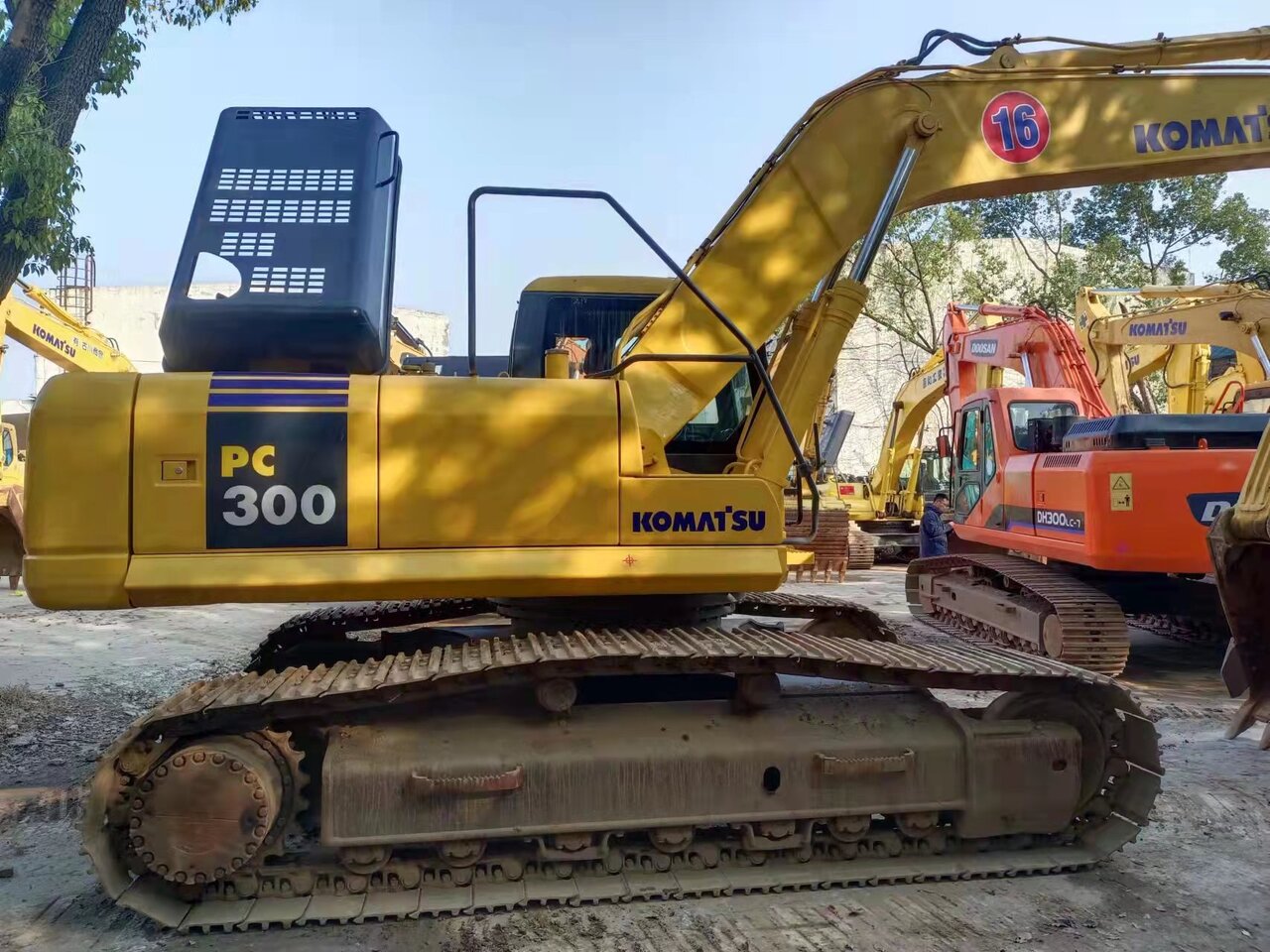 KOMATSU PC300 - حفارات زحافة: صور 2 KOMATSU PC300 - حفارات زحافة: صور 2