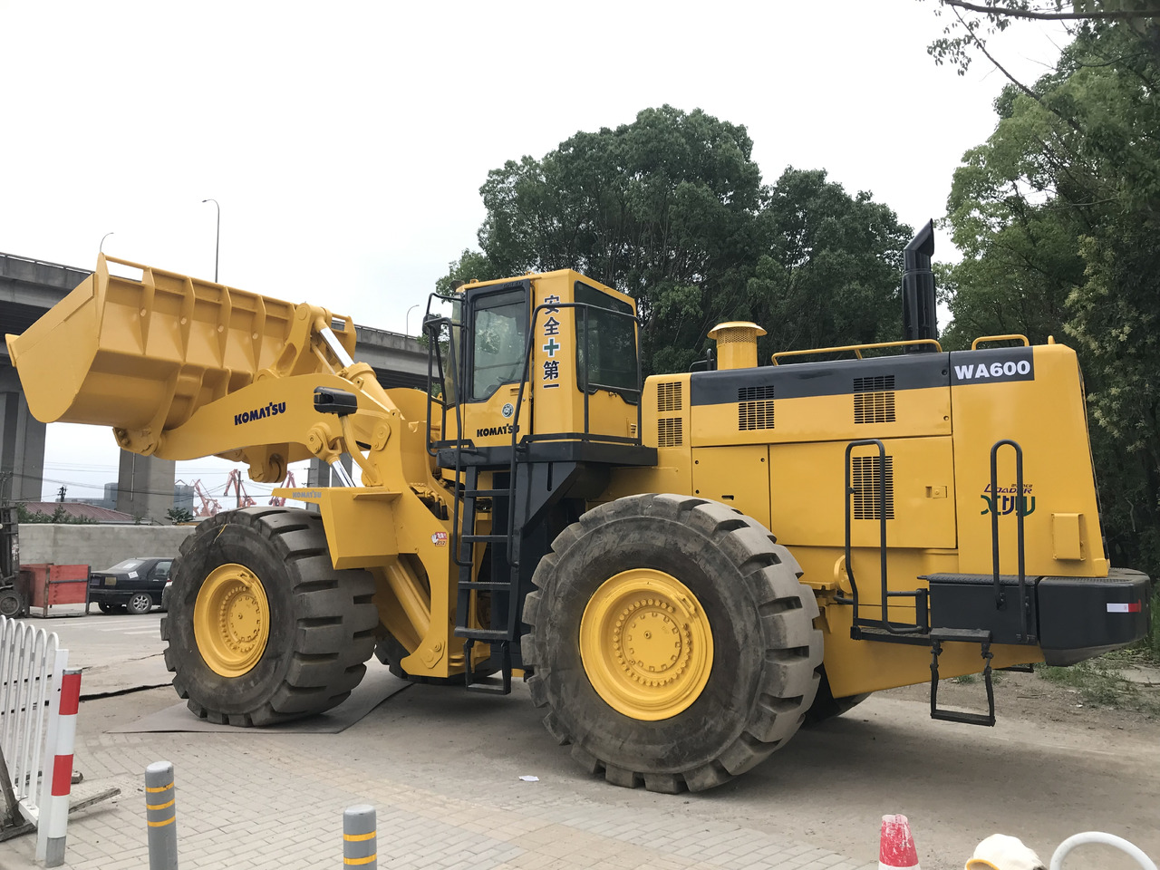 KOMATSU WA600-3 - اللودر بعجل: صور 3 KOMATSU WA600-3 - اللودر بعجل: صور 3