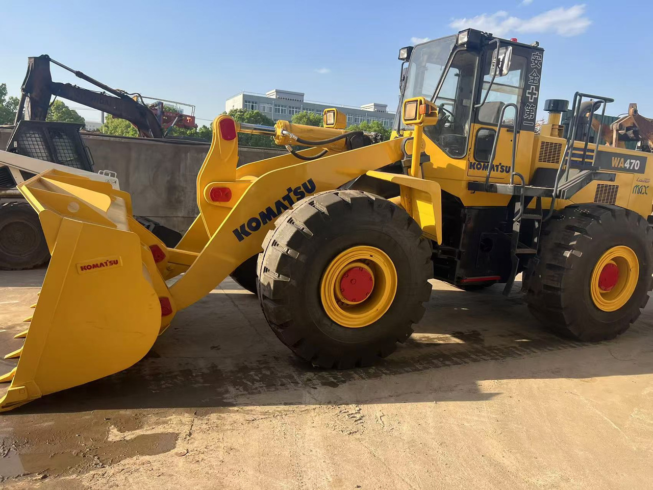 Komatsu WA470-3 - اللودر بعجل: صور 1 Komatsu WA470-3 - اللودر بعجل: صور 1