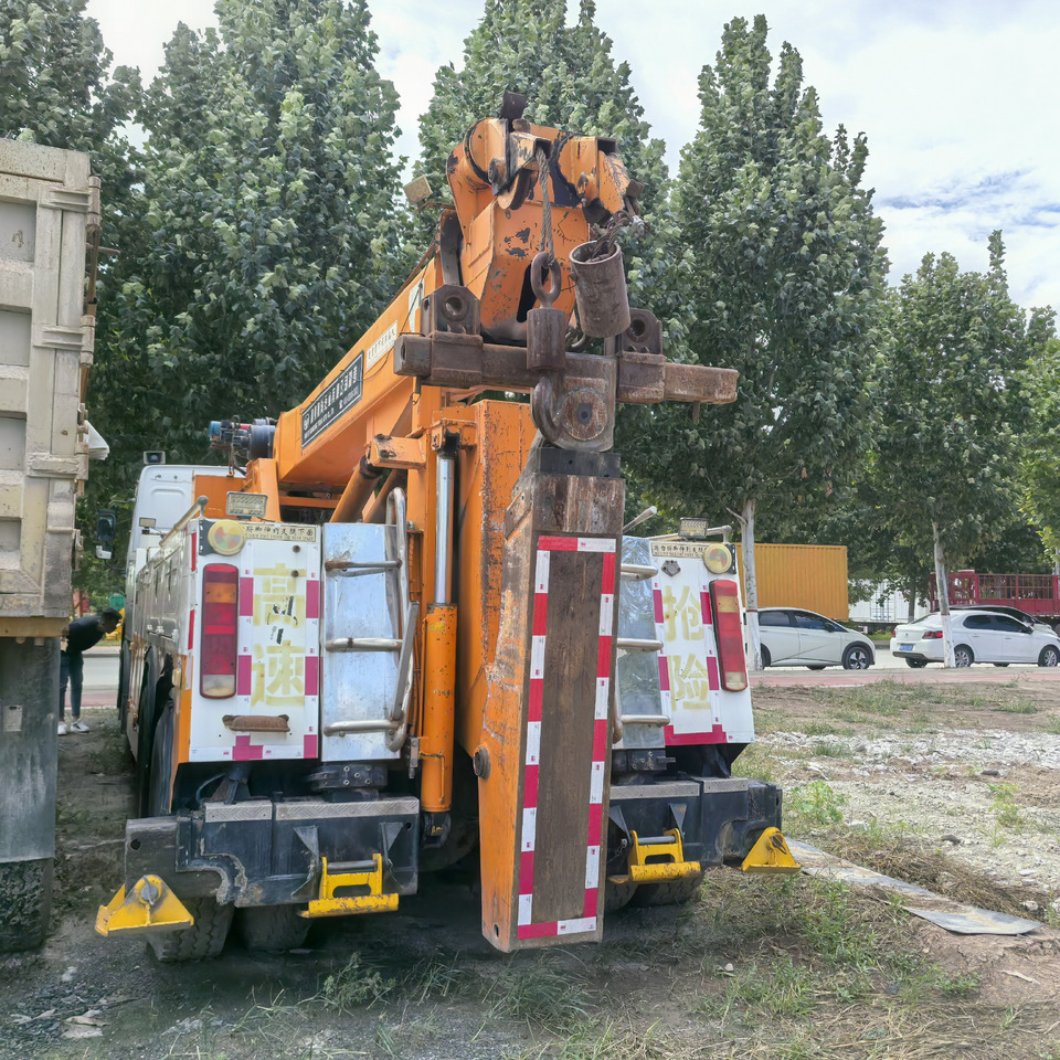 SINOTRUK Howo 8x4 - شاحنة كرين: صور 4 SINOTRUK Howo 8x4 - شاحنة كرين: صور 4