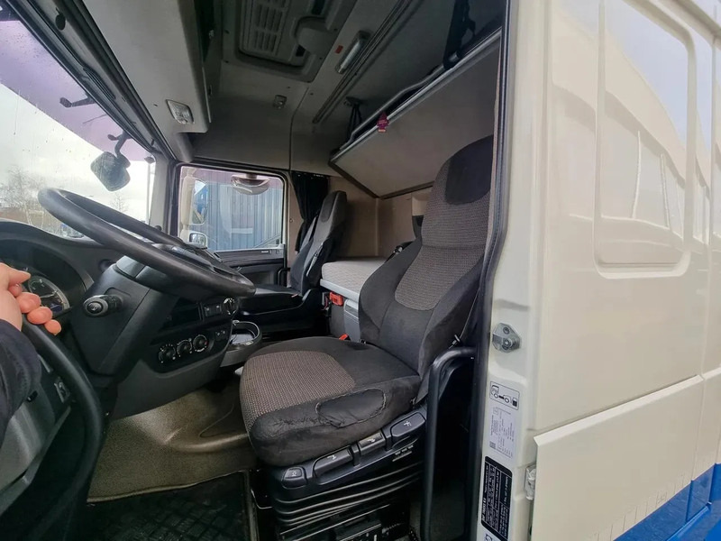 Interior photo 1: شاحنة جرار DAF XF 106.440 EURO 6/ Intarder/ Webasto/ ADR / Klima
