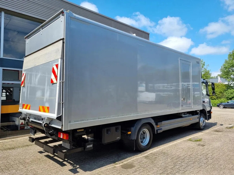 Mercedes-Benz Atego 1218 Koffer/ Ladebordwand/ Airco/ Grau Metallic - بصندوق مغلق شاحنة: صور 3 Mercedes-Benz Atego 1218 Koffer/ Ladebordwand/ Airco/ Grau Metallic - بصندوق مغلق شاحنة: صور 3