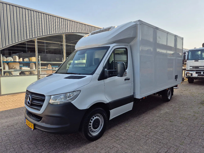 Mercedes-Benz Sprinter 316 CDI Kuhlkoffer Thermoking V300MAX st 230V Euro 6D (4) - الشاحنات الصغيرة المبردة: صور 5 Mercedes-Benz Sprinter 316 CDI Kuhlkoffer Thermoking V300MAX st 230V Euro 6D (4) - الشاحنات الصغيرة المبردة: صور 5