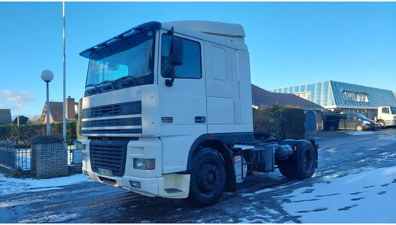 DAF XF 95.430 EURO 2 MANUAL GEARBOX - شاحنة جرار: صور 1 DAF XF 95.430 EURO 2 MANUAL GEARBOX - شاحنة جرار: صور 1