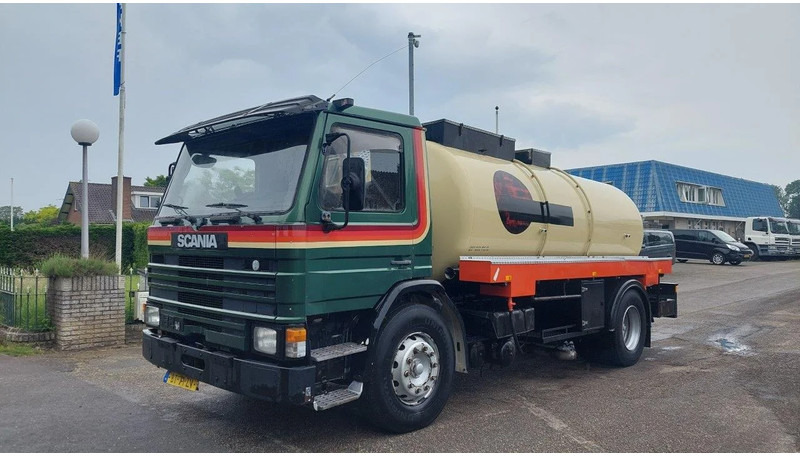 Scania P82 4x2 Tank - شاحنة صهريج: صور 1 Scania P82 4x2 Tank - شاحنة صهريج: صور 1